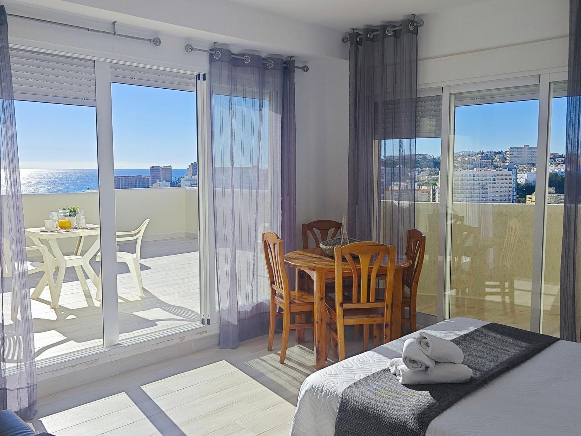 El Estudio De La Playa Benalbeach Vistas Al Mar Benalmádena Eksteriør billede