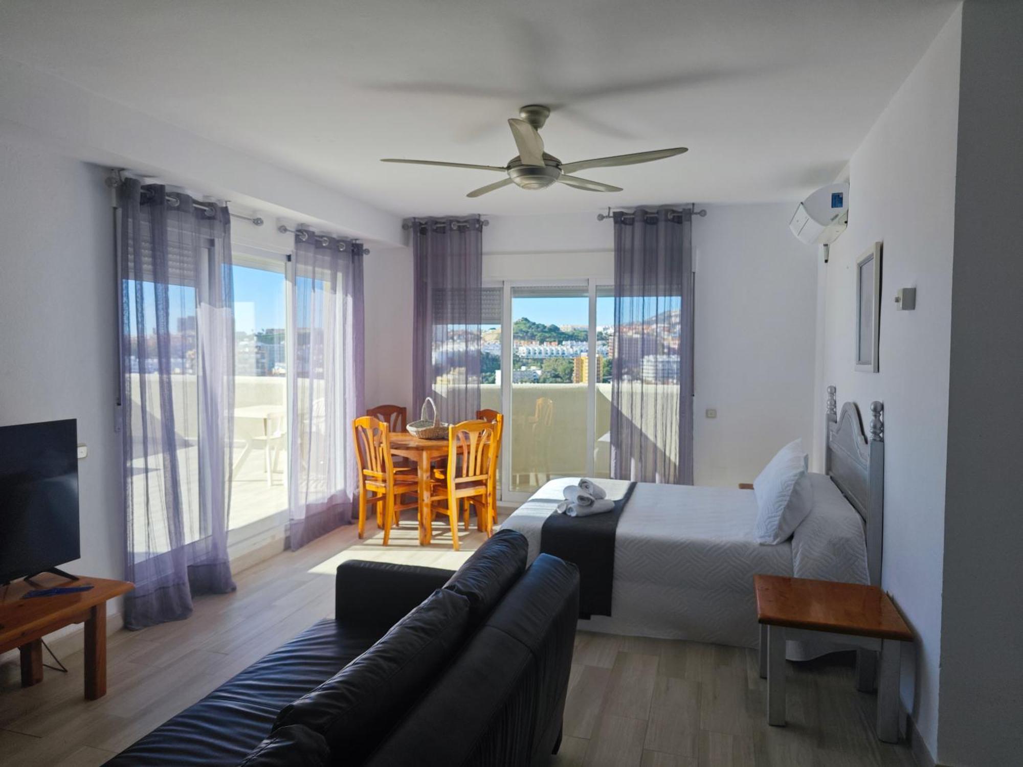 El Estudio De La Playa Benalbeach Vistas Al Mar Benalmádena Eksteriør billede