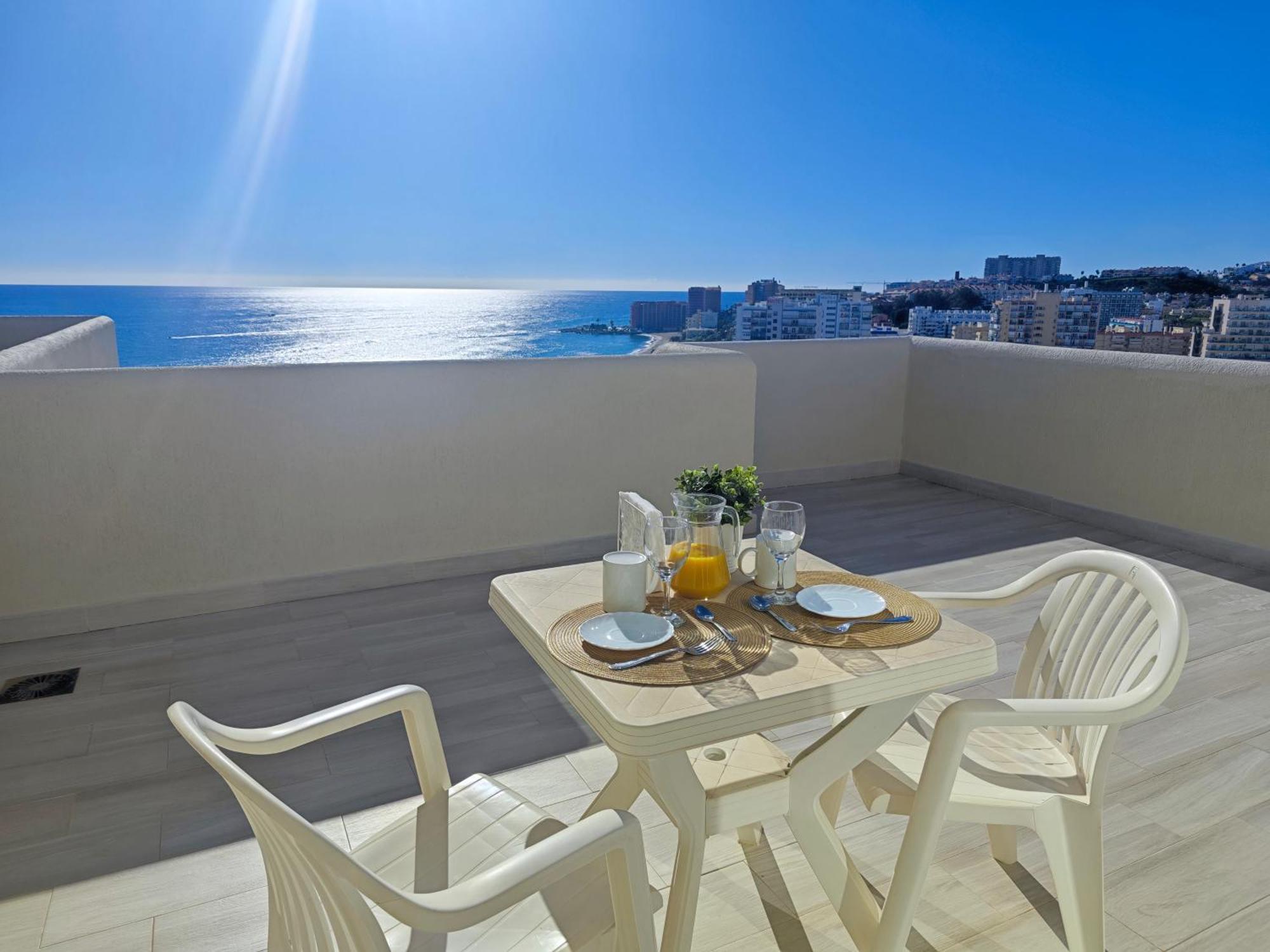 El Estudio De La Playa Benalbeach Vistas Al Mar Benalmádena Eksteriør billede