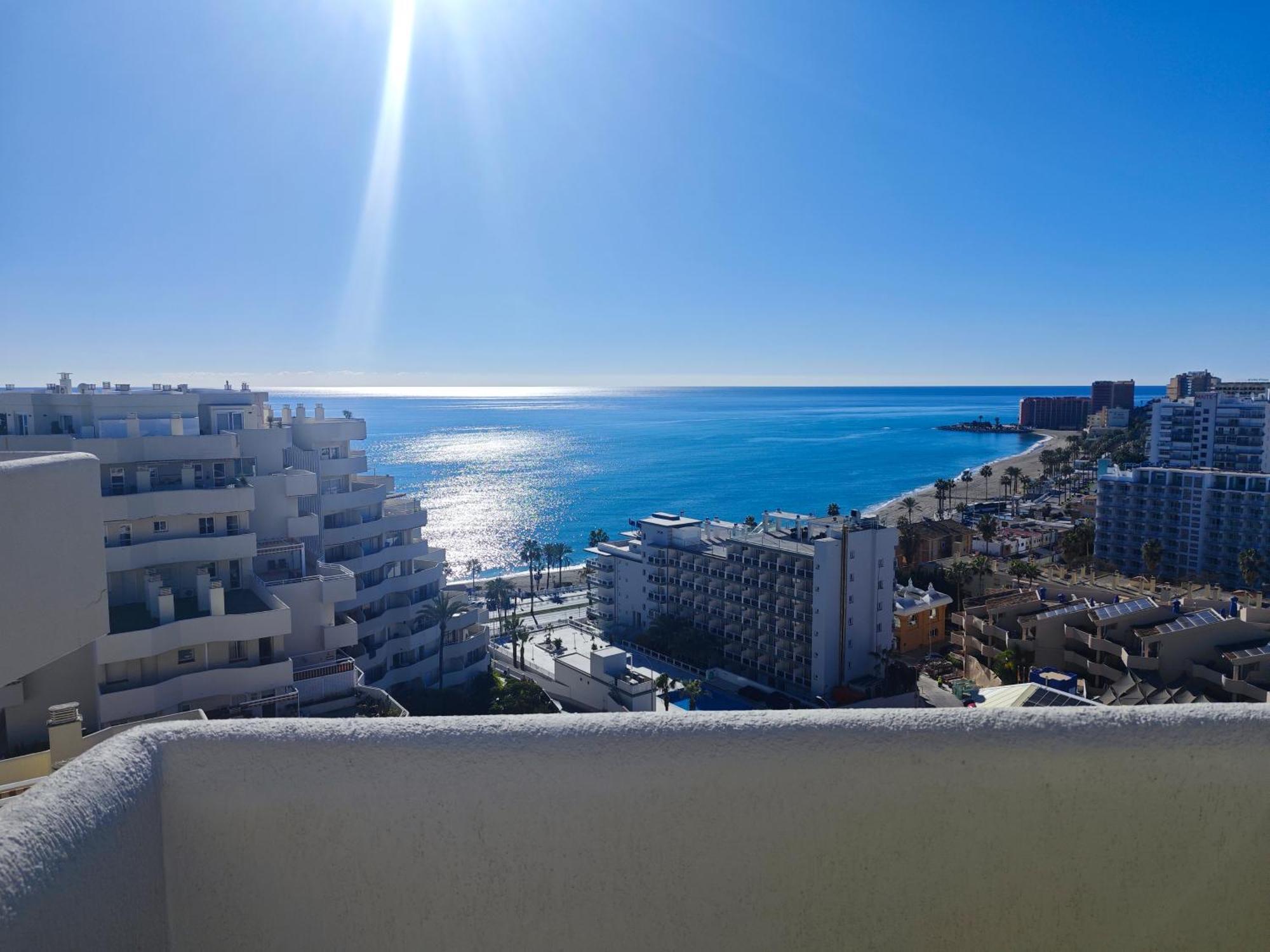 El Estudio De La Playa Benalbeach Vistas Al Mar Benalmádena Eksteriør billede